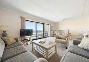 camelot304a-12-living-area.jpg