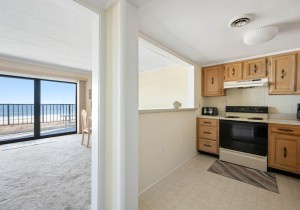 camelot304a-13-kitchen.jpg