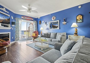 marinerswatch204-12-living-area.jpg