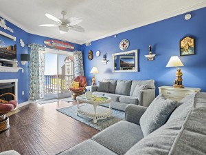 marinerswatch204-12-living-area.jpg