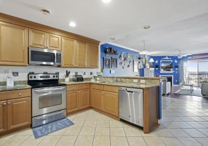 marinerswatch204-14-kitchen.jpg