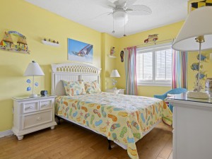 marinerswatch204-27-bedroom-2.jpg