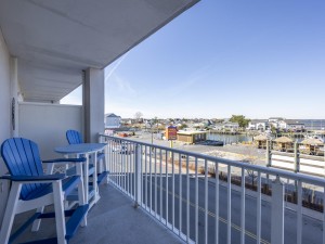 marinerswatch204-9-balcony.jpg