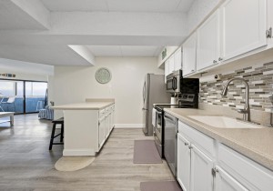 atlantis806-12-kitchen.jpg