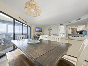 atlantis806-5-dining-area.jpg