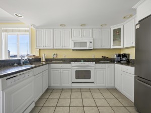 adagio414-14-kitchen.jpg