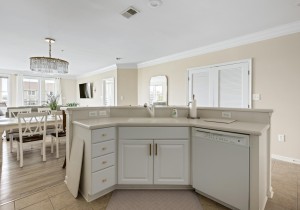 ssi-4hcw2a-14-kitchen.jpg