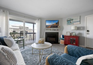 sunsetlanding35-11-living.jpg