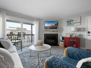 sunsetlanding35-11-living.jpg