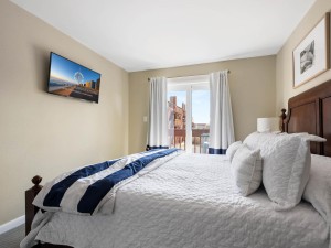 sunsetlanding35-19-primary-bedroom.jpg