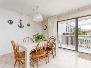 diamondbeach302-3dining-new-2021.jpg
