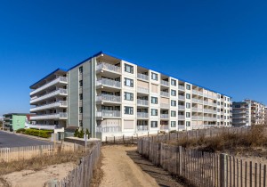 diamondbeach302-6519exteriorbeachside.jpg