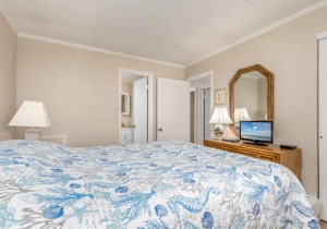 diamondbeach302-9bmaster-bed-new-2021.jpg
