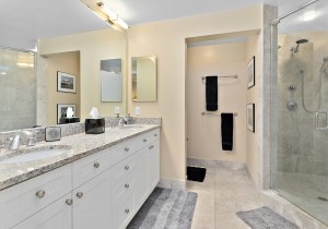 13-master-bath.jpg