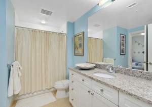 18-00000002-bathroom-3.jpg