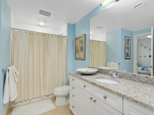 18-00000002-bathroom-3.jpg