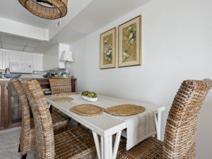 rustyanchor719-11-21-dining.jpg
