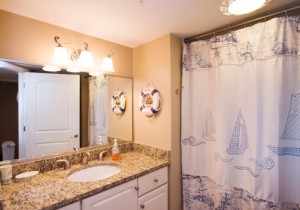 makai302-4216-hall-bath-302-new.jpg