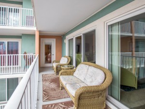 makai405-6428-balcony.jpg