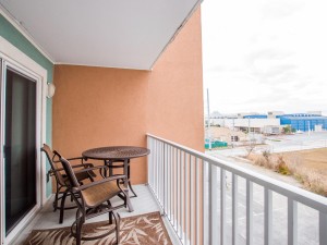 makai405-6430-balcony.jpg