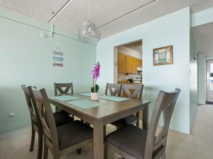 englishtowers-20-dining-area.jpg