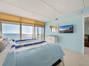 englishtowers-23-primary-bedroom.jpg