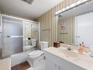 englishtowers-28-bath.jpg