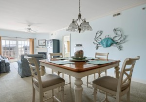 lagunavista209-14-dining-area.jpg