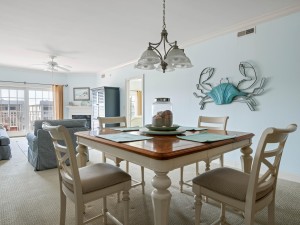 lagunavista209-14-dining-area.jpg