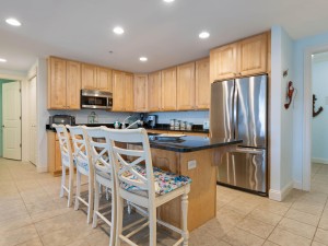 lagunavista209-17-kitchen.jpg