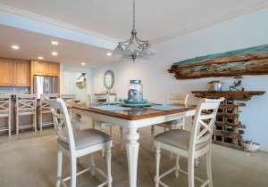 lagunavista209-18-dining.jpg