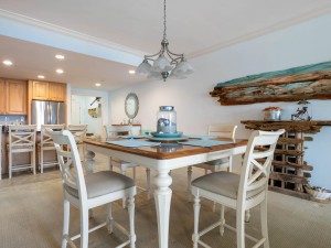 lagunavista209-18-dining.jpg