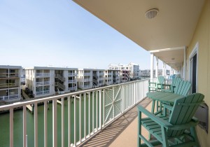 lagunavista209-2-balc.jpg