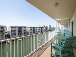lagunavista209-2-balc.jpg
