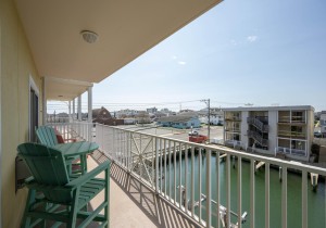 lagunavista209-6-balc.jpg