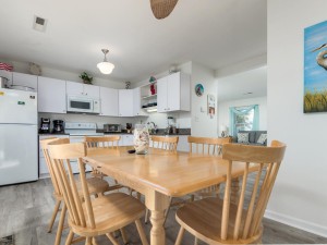 jamestown127b-26-dining-kitchen.jpg