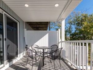 jamestown127b-3-patio.jpg