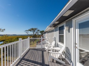 jamestown127b-9-upper-deck-with-view.jpg