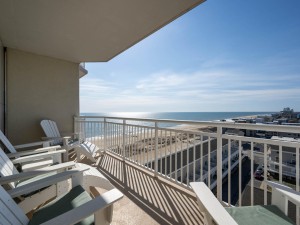 gateway804-1-balc.jpg