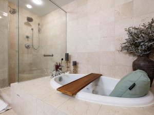 gateway804-18-bath-1.jpg