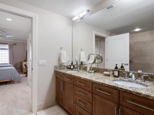 gateway804-19-bath-1.jpg