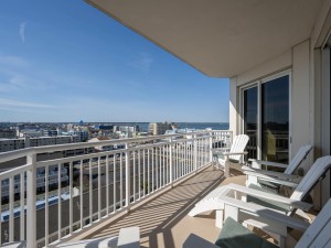 gateway804-3-balc.jpg