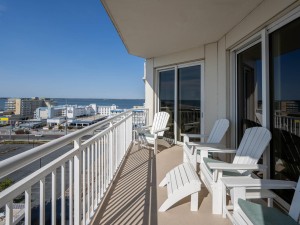 gateway804-4-balc.jpg