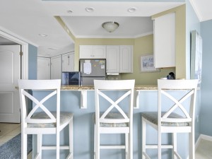makai616cr-10-dining.jpg
