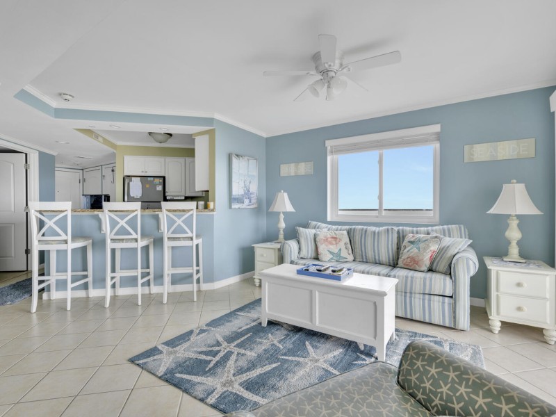 makai616cr-11-living.jpg