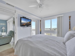 makai616cr-13-primary-bedroom.jpg
