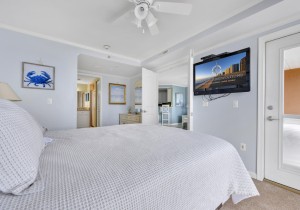 makai616cr-15-primary-bedroom.jpg