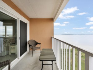 makai616cr-2-balcony.jpg