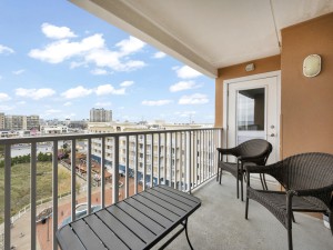 makai616cr-3-balcony.jpg