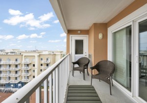 makai616cr-4-balcony.jpg